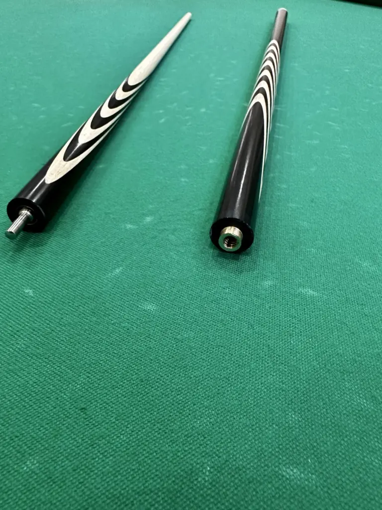 bilyardnyj-kij-10-zapilov-chernyj-grab-inkrustacziya-treugolnik-2-scaled