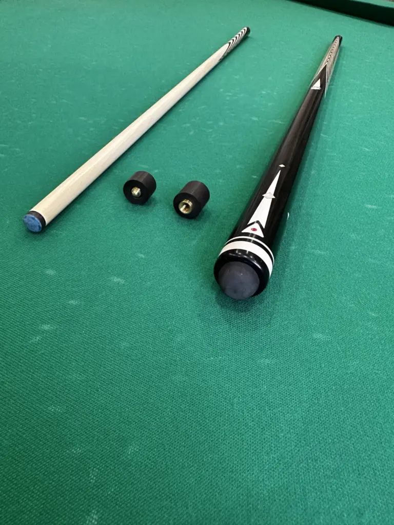 bilyardnyj-kij-16-tonkih-zapilov-eben-inkrustacziya-perlamutr-4-scaled