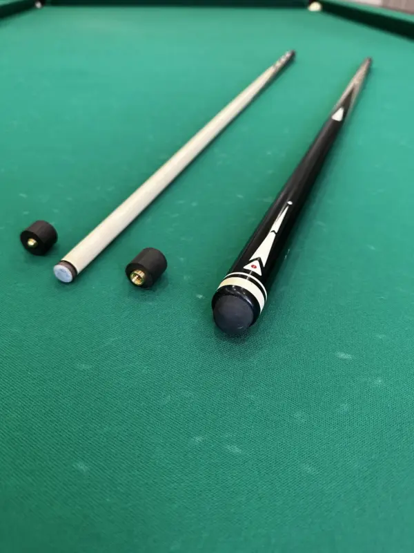 bilyardnyj-kij-8-dlinnyh-tonkih-zapilov-eben-inkrustacziya-6-scaled