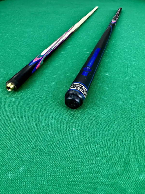 Більярдний кий Квітка (папуга) чорно-зелено-багряно-блакитний граб 4 радіально навантажений AS (3)|Більярдний кий Квітка (папуга) чорно-зелено-багряно-синій граб 4 променевий акцент AS (1)|Більярдний кий Квітка (папуга) чорно-зелено-багряно-блакитний граб 4 променевий AS (2)