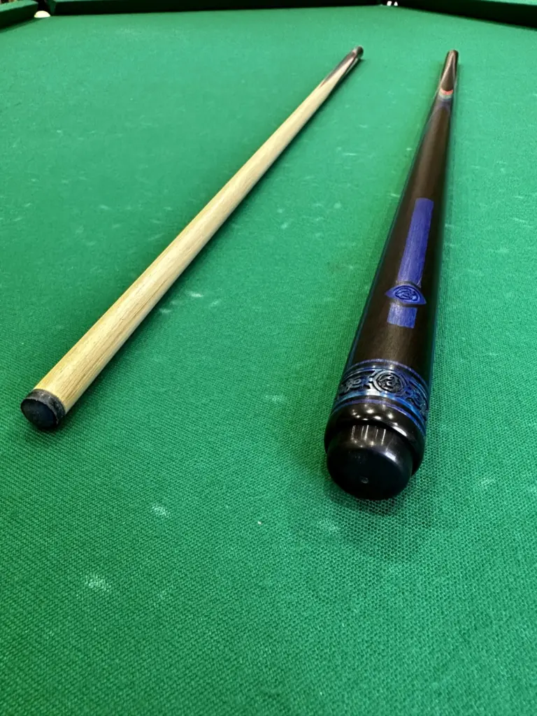 bilyardnyj-kij-czvetokpopugaj-chernyj-grab-4-luchevoj-napryazhennyj-as-4-scaled-2