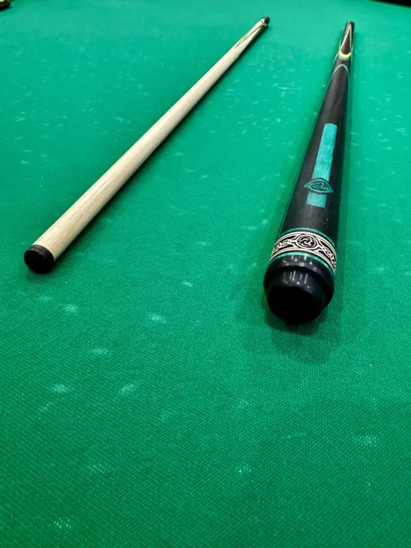 Білярдний-кий-чветокпопугайн-черний-жельтий-зелений-граб-венге-4-лучевой-напряженний-ас-4-масштабний