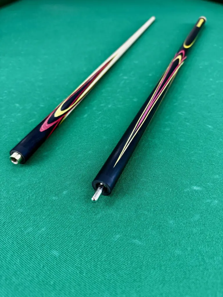 Bilyardnyj-kij-czvetokpopugaj-eben-malinovyjzheltyj-grab-4-luchevoj-napryazhennyj-as-2-scaled