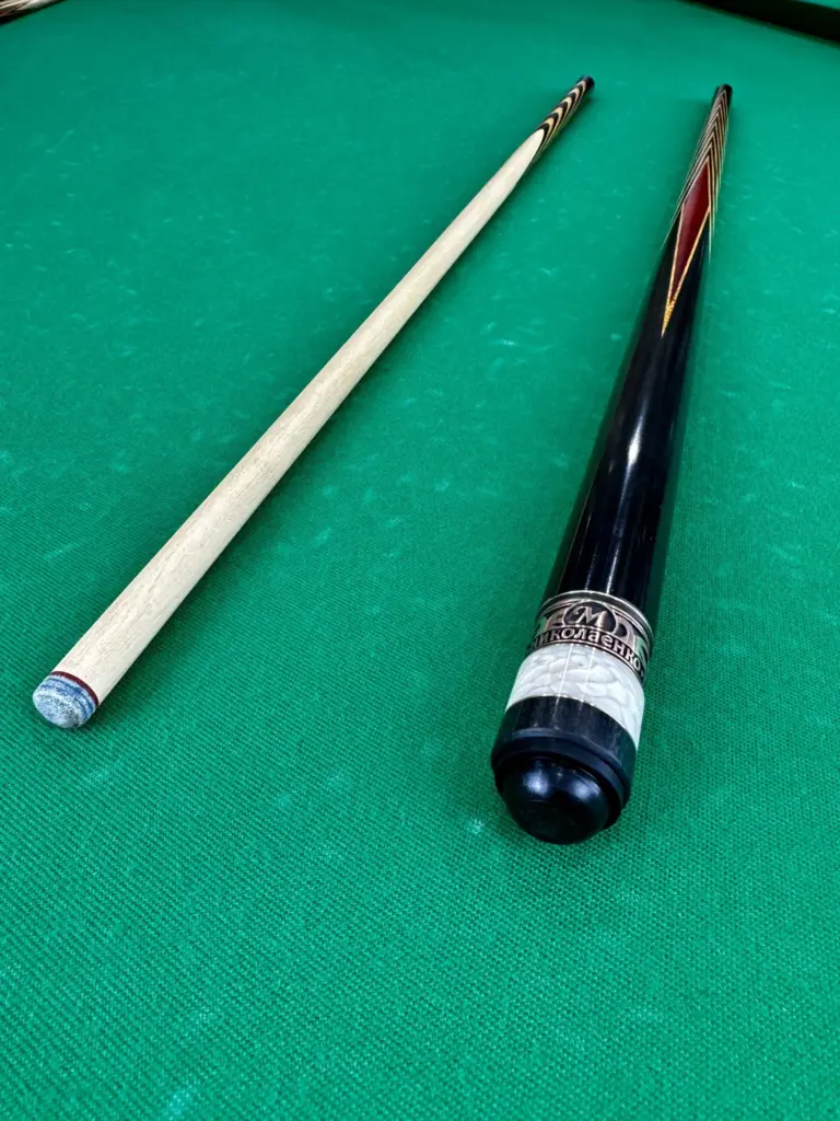 Білярдний-кий-Миколаєнко-12-Запілов-Чьорний-граб-со-Вставкой-Лайсвуд-1-масштаб