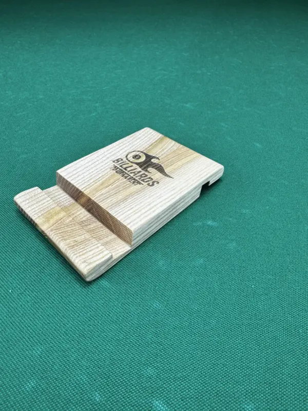 derevyannaya-podstavka-dlya-mobilnogo-telefona-2-scaled