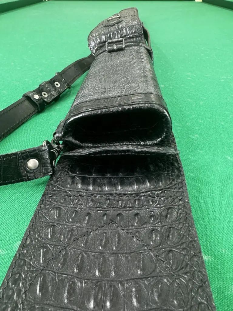 Колчан-для-білярного-кія-класик-черний-кожаній-крокодил-4-луска