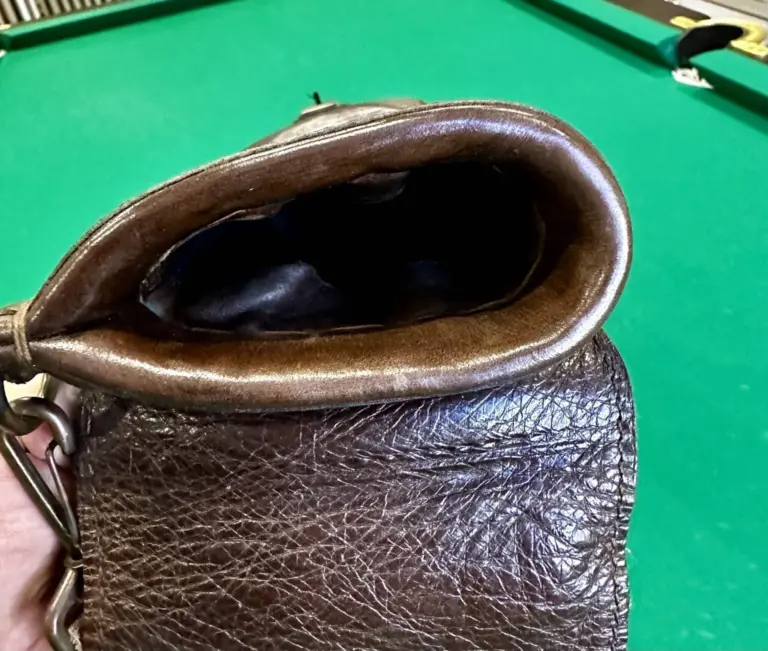 kolchan-dlya-bilyardnogo-kiya-klassik-korichnevyj-kozhanyj-5-scaled-2