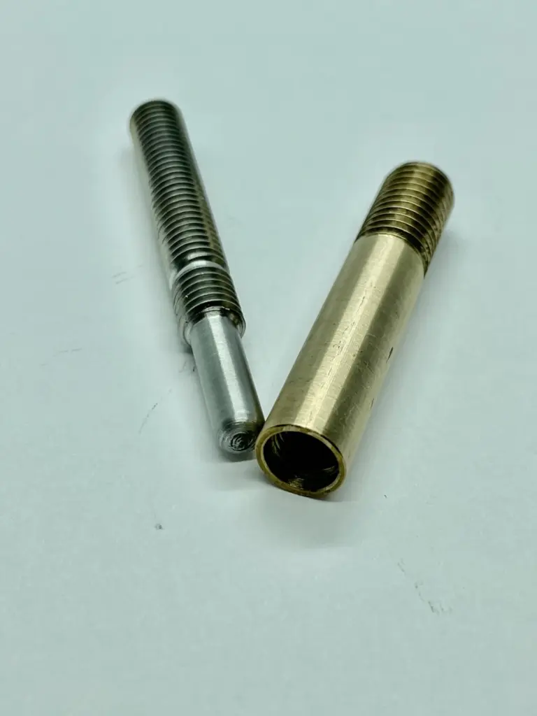 skrutka-dlya-bilyardnogo-kiya-scaled-2