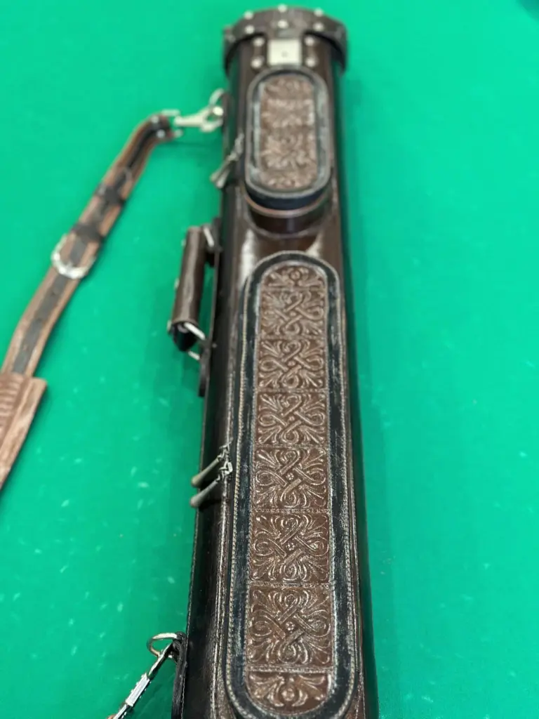 tubus-eksklyuzivnyj-ruchnaya-rabota-erofeya-evladina-korichnevyj-025-na-dva-kiya-2-scaled