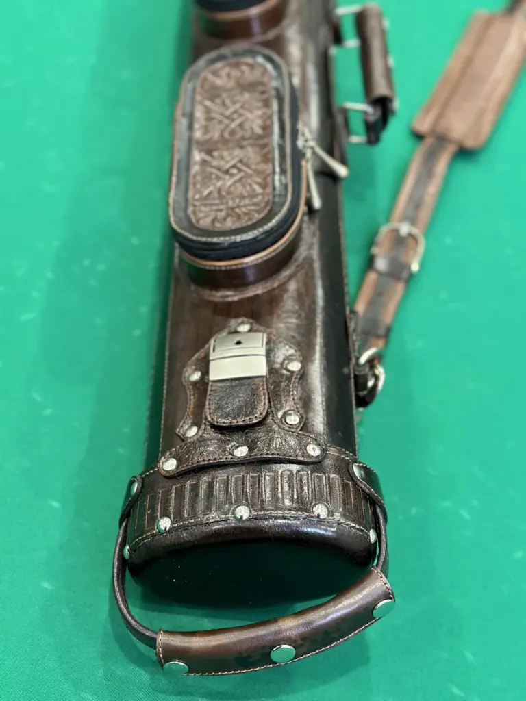 tubus-eksklyuzivnyj-ruchnaya-rabota-erofeya-evladina-korichnevyj-025-na-dva-kiya-7-scaled