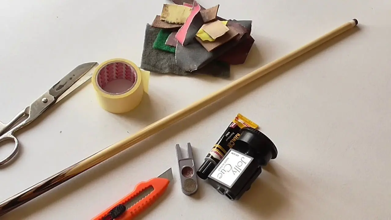 Заміна наклейки на більярдному кийку